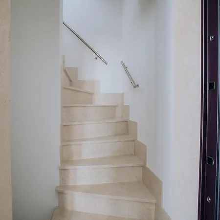 Dimora Silvia By Monholiday Apartmán *